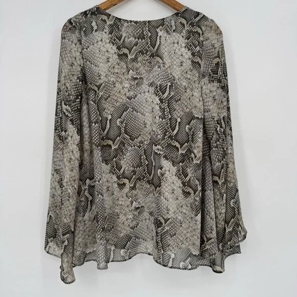 Show Me Your Mumu Brown Snake Print Tunic Blouse V-Neck Flowy Bell Sleeve Med - Picture 6 of 6